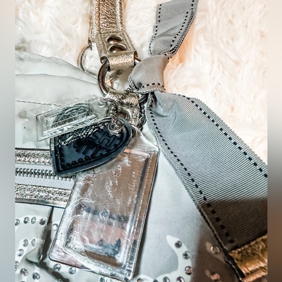 Coach Poppy Storypatch Collectible Spotlight Tote - Picture 4 of 11